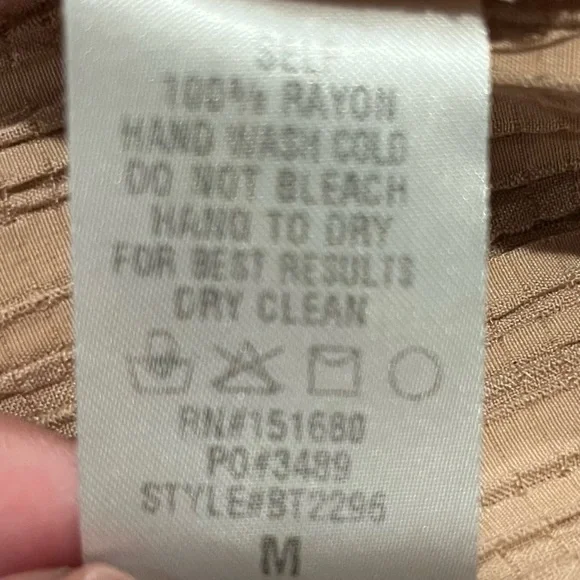 🌺STORIA COLD SHOULDER CROPPED BEIGE BLOUSE SIZE MEDIUM🌺 - Picture 6 of 6